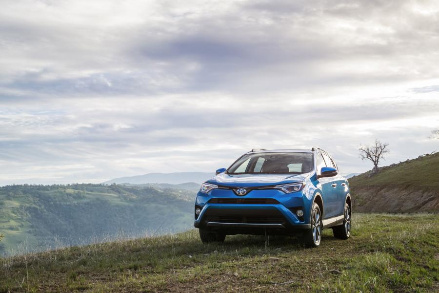  Toyota RAV4 Hybrid 2015 года  (US) (фото 13 из 51)